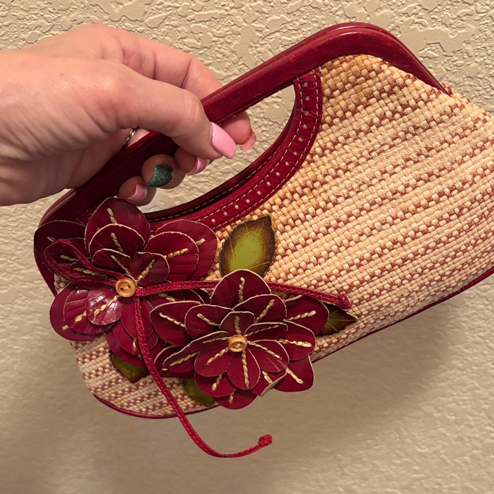 Isabella Fiore Dark Red Leather Floral & Woven Pattern Clutch Handbag - Picture 8 of 14